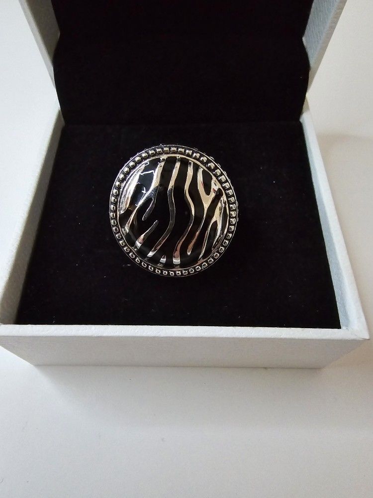 Premier Designs Zebra Ring