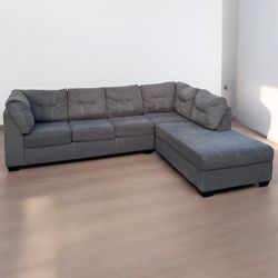 GREY SECTIONAL COUCH 