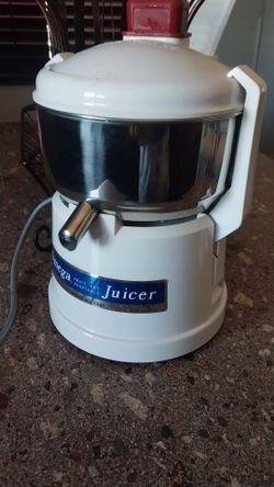 OMEGA JUICER LIKE NEW USED ONCE