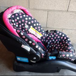 Minnie Mouse Carseat $35 Cash Available Now For Pick Up Only Firm Price 
