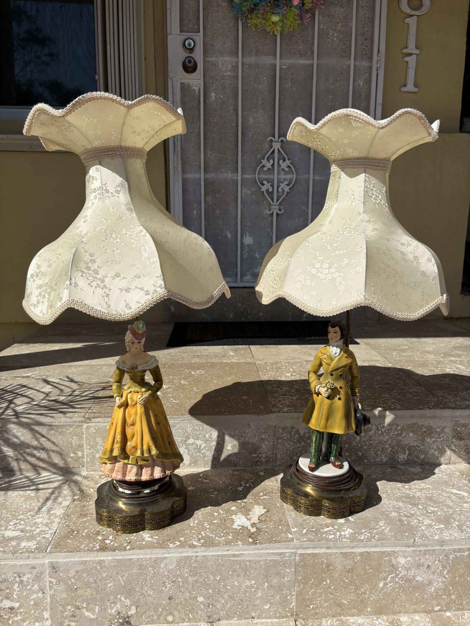 Pair of 2 Vintage Porcelain Figurine Lamps