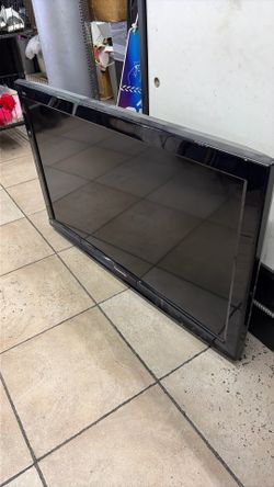 42” Panasonic Tv ( Wall Mount Included )