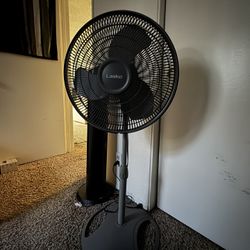 Pedestal fan Lasko slightly used