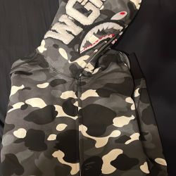 Bape Hoodie Camo Size Large/ Xlarge 