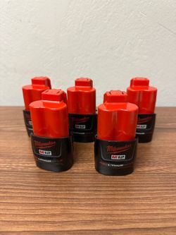 Milwaukee 48-11-2401 M12 REDLITHIUM 1.5 AH Battery Packs PRE-OWNED