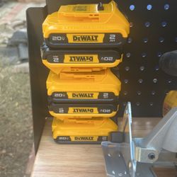 DEWALT 20-Volt MAX Compact Lithium-Ion 2.0 Ah Battery Pack