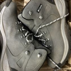 columbia hiking boots 9w