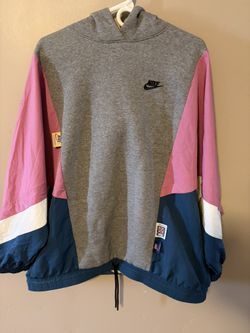 Women’s Nike Pullover