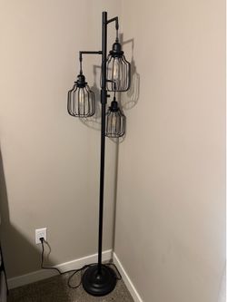 Elegant blakc tree like lamp