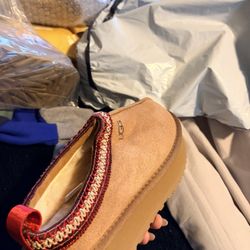 UGGS Tasman Size 8W