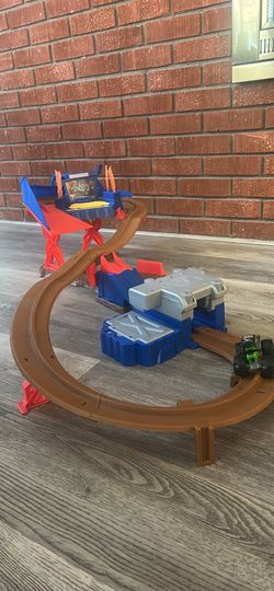 Monster Jam Supercharge Speedway playset