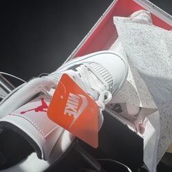 Jordan 4 retro Cement 