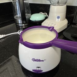 Wilton Candy Melts Melting Pot - Great for Chocolate & Fondue