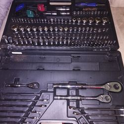 Duralast 180 Piece Mechanics Tool Set