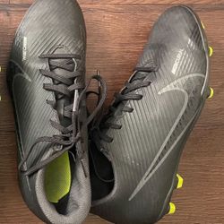Like New Nike Cleats, Size 6