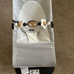 BabyBjörn Bouncer Balance with toybar