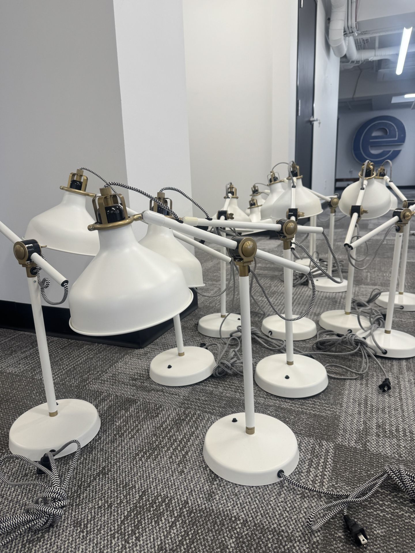 Free 20 White Lamps