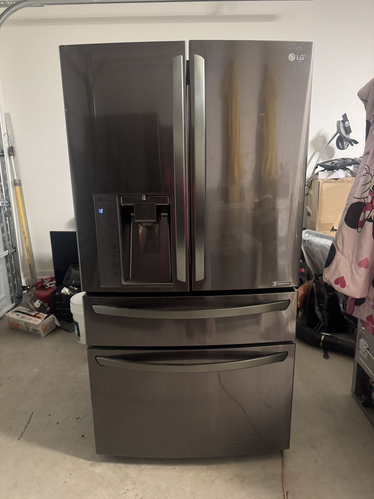 LG Refrigerator Everything Works