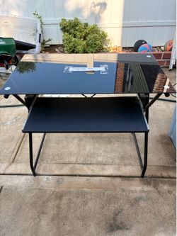 Computer desk