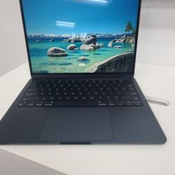 Apple Macbook Air M2 Chip 2022 Model - 90 Days Warranty - Best Deal In Town