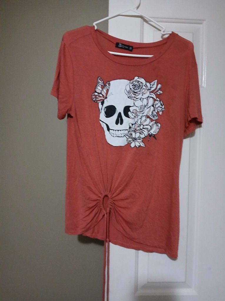 Set Of 4 Skull Shirts And Purse