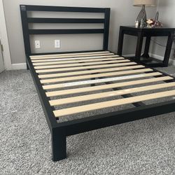 Modern Black Full Size Platform Bed Frame w/ Wood Slats
