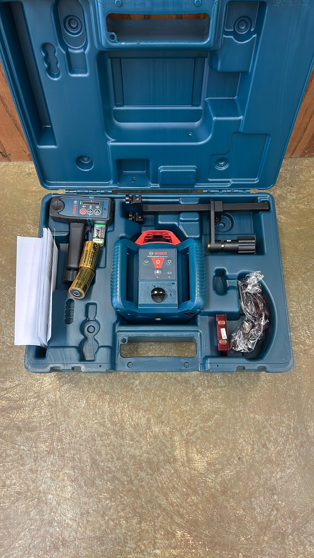 Bosch Grl800-20HV laser level with everything including stand like new