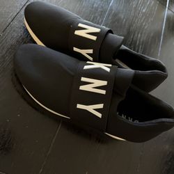 DKNY SIZE 10 Women’s Sneaker 