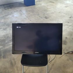 32 Inch Sony Tv With Remote $45