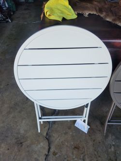 Round Folding Outdoor Bistro Table