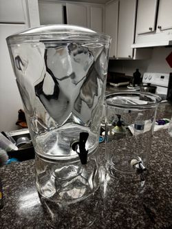 2 Beverage dispensers