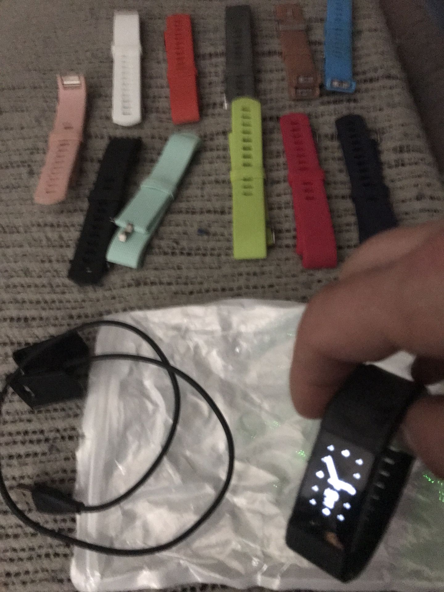 Lnew Works Great Fitbit With Extra Bands And Charger Everything Goes For $60