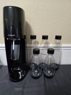 Sodastream with 5 bottles