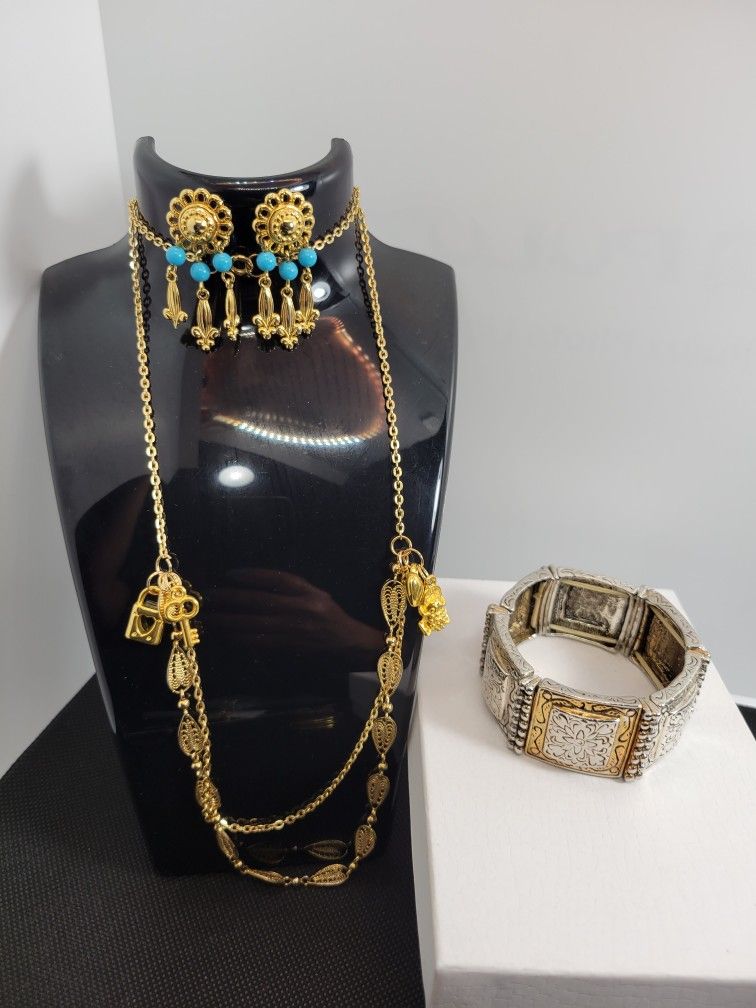 LOT NATIVE SPIRITS VINTAGE SET, 3 ITEMS, GOLD TONE AND BLUE.