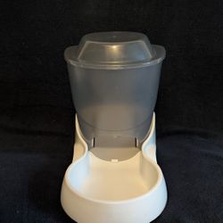 Feeder Pet Feeder Van Ness 3 Pound Capacity