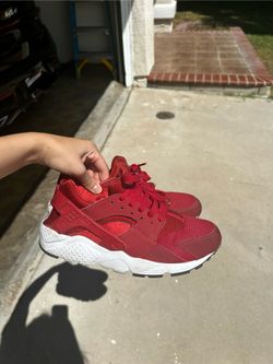 RED NIKE SHOES HUARCHE