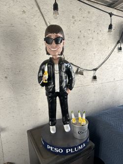 Peso pluma giant bobble head