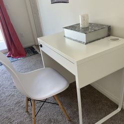 Stylish and Modern Student Desk with a chair 