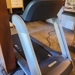 Precor-TRM-811-Treadmill