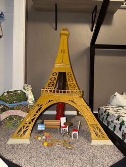 Eiffel Tower Toy