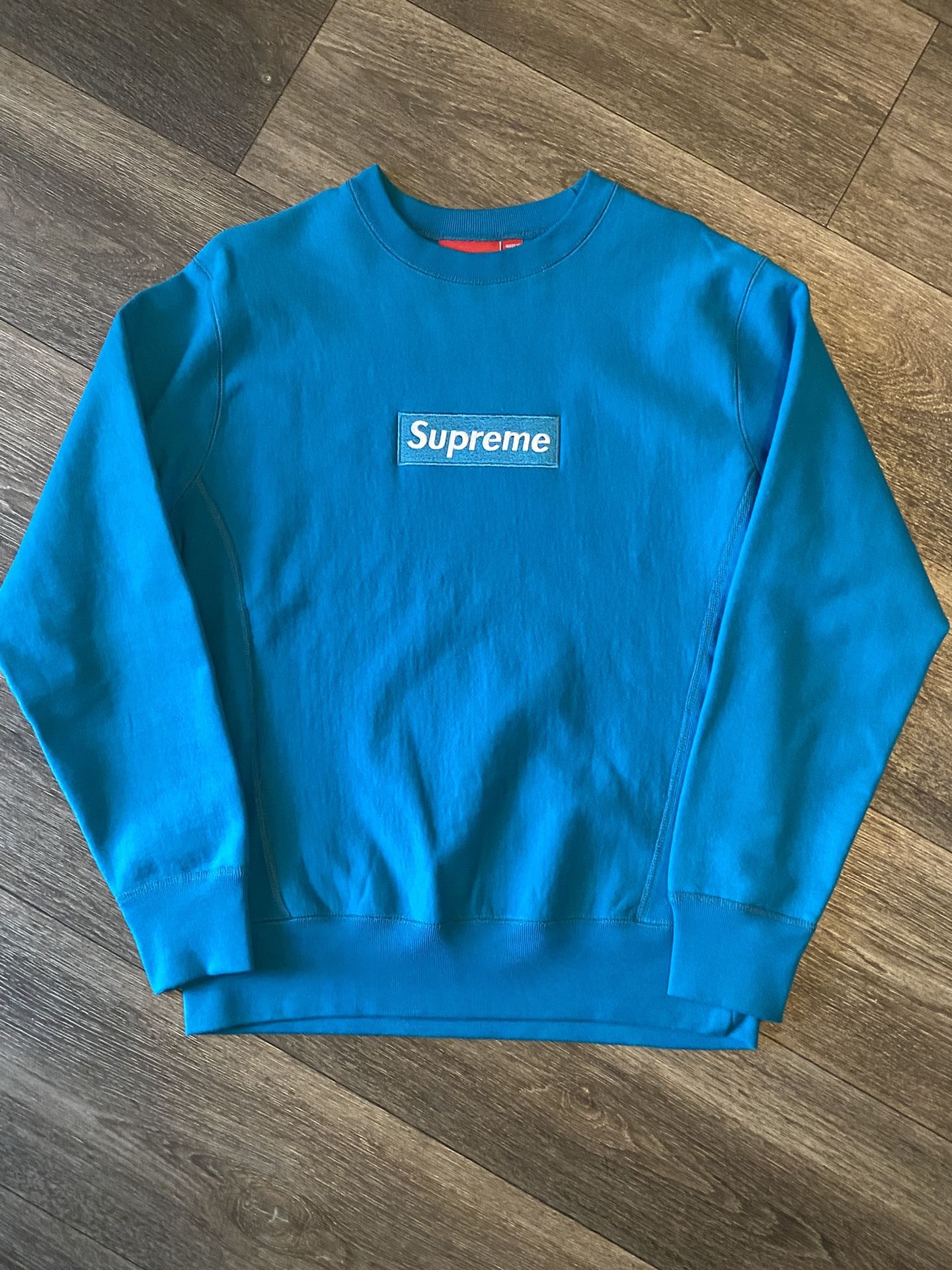 Supreme crewneck box logo