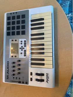 M-Audio Axiom Air 25