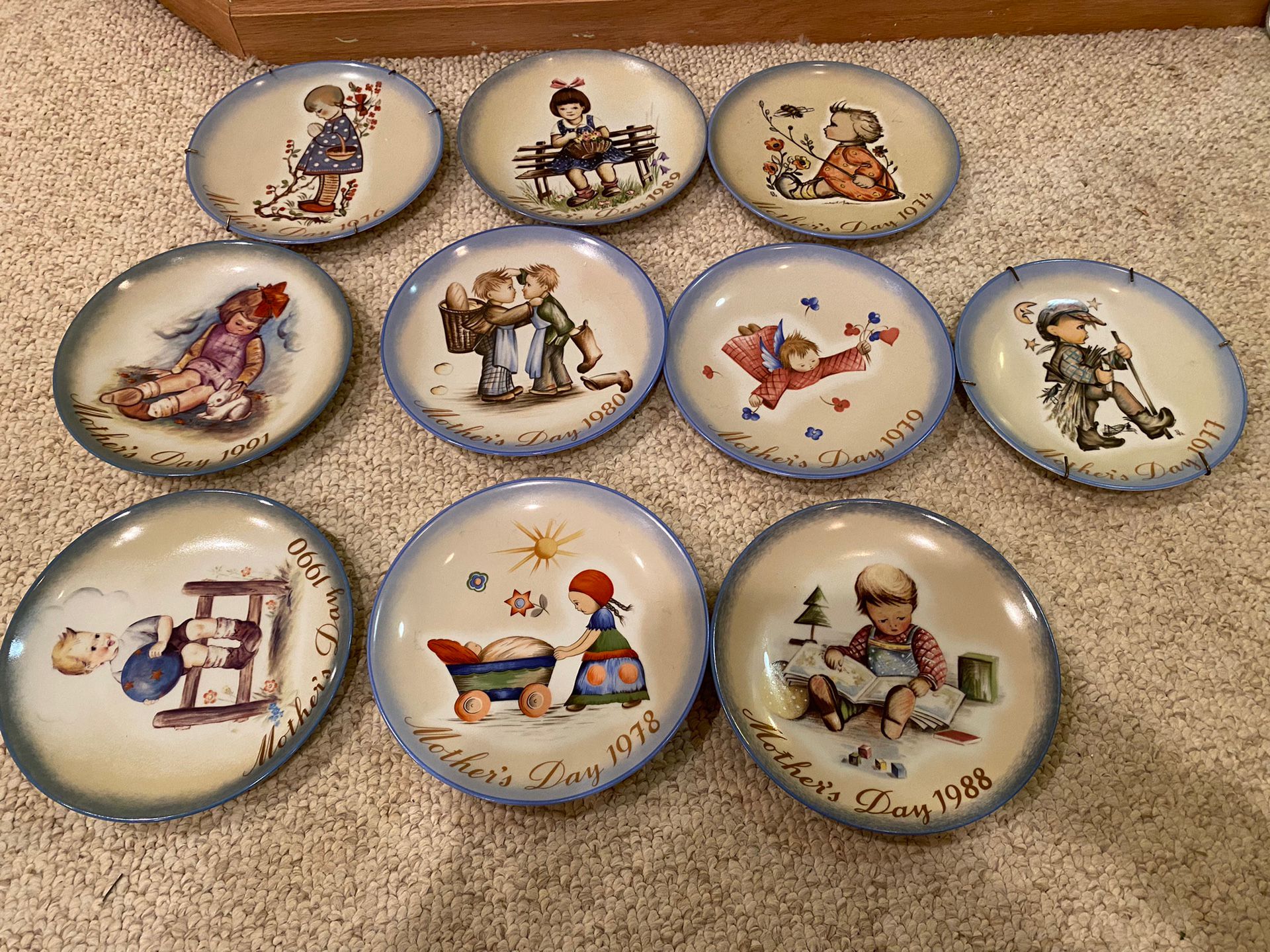 Collection vintage plates !Mothers little arthetle by Berta humkey LOT