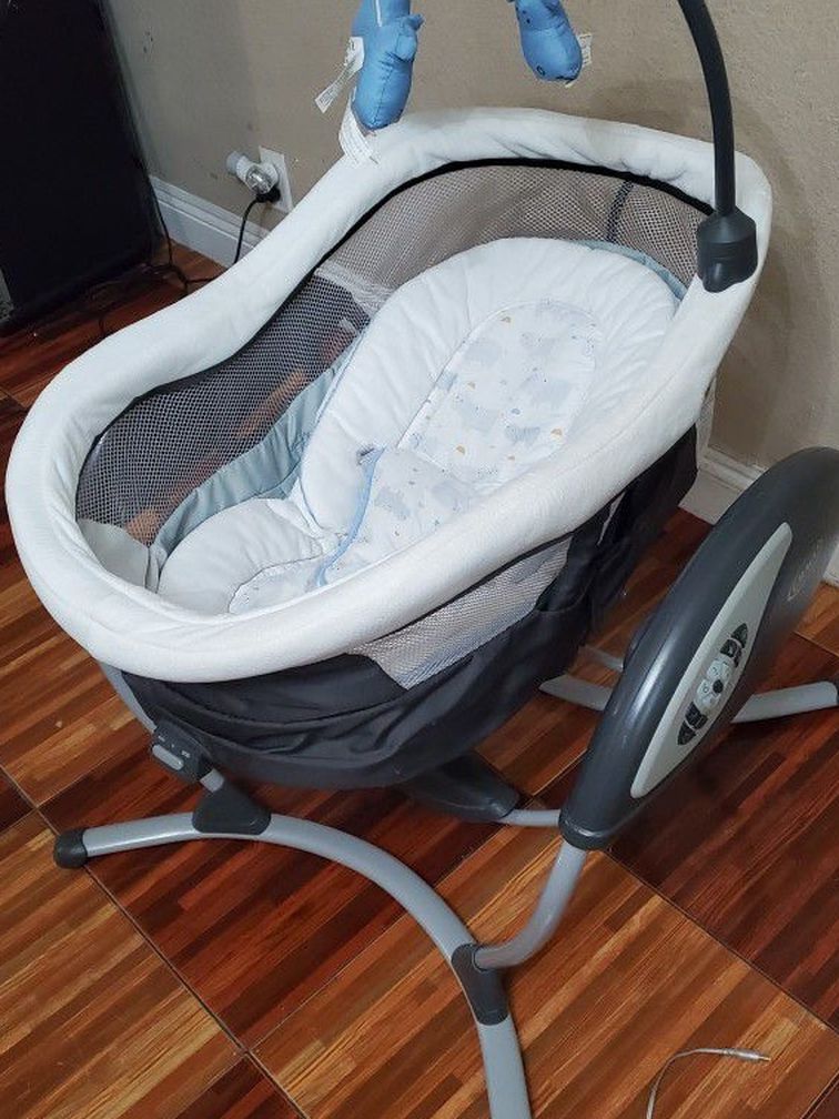 Graco 2 In 1 Bassinet And Swing 