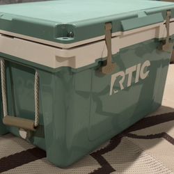 RTIC Hard Cooler – 20 Quart 