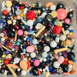 Pretty rocks, trinkets and old beads