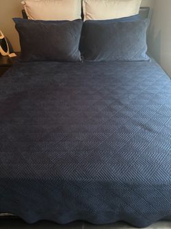 Queen size navy quilt