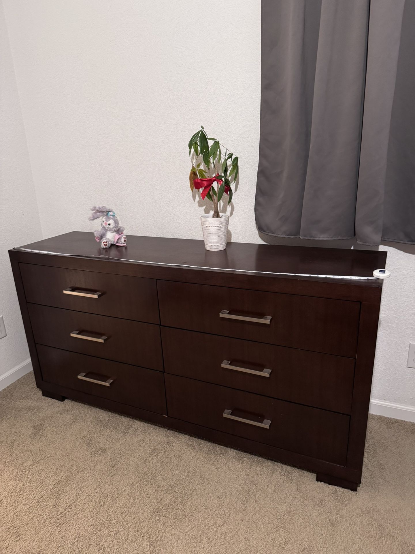 solid wood dresser+ nightstand+ mirror