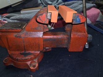 Ridgid 5.5" swiveling bench vise