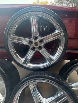 Strata 22’ Chrome Rims with tires